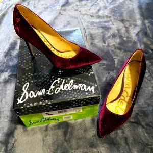 Sam Edelman velvet pumps in burgundy red, size 5.
